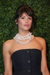 24179696-7956407-Flawless_Gemma_added_layers_of_pearl_necklaces_to_her_look_as_sh-a-224_1580599585195.jpg