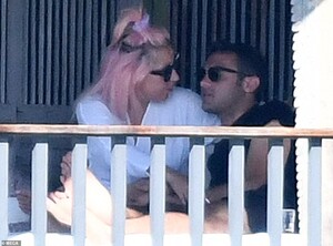 24182850-7956697-Lounging_around_The_33_year_old_cuddled_up_to_her_new_man_on_an_-a-51_1580610050505.jpg