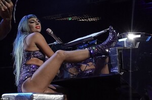 24206056-7958421-Stretching_She_added_a_long_blue_wig_and_even_placed_her_foot_up-a-1_1580669183875.jpg