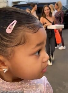 24211612-7958789-Fun_fun_fun_There_was_tons_of_fun_in_store_for_the_toddler-a-163_1580674200240.jpg