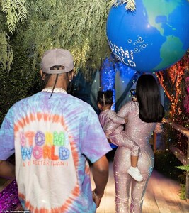 24223542-7958789-Still_friends_Dad_Travis_Scott_was_there_with_his_ex_and_his_lit-m-154_1580689757015.jpg