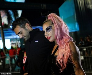 24234296-7960265-Look_Gaga_cut_a_stylish_figure_for_the_evening_donning_a_black_s-m-24_1580717559778.jpg