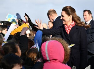 24294186-7964773-I_see_you_The_Duchess_of_Cambridge_took_time_to_high_five_severa-a-30_1580831677996.jpg
