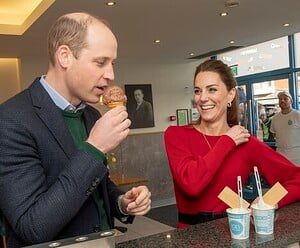 24297604-7964773-An_afternoon_treat_Prince_William_and_Kate_could_be_seen_gigglin-m-17_1580827614256.jpg