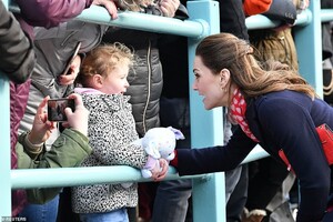 24309906-7966507-Rhian_Costello_and_her_daughter_Annabel_three_met_the_Duchess_of-a-70_1580857138890.jpg