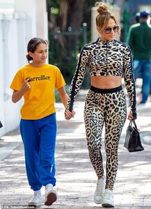 24322654-7967723-Stunning_The_Hustlers_star_rocked_a_sleek_sporty_look_in_a_leopa-a-9_1580871167659.jpg
