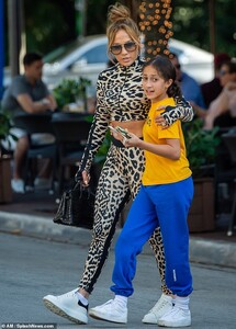24322676-7967723-Hitmaker_Jennifer_also_performed_a_medley_of_her_hits_including_-a-29_1580871169105.jpg