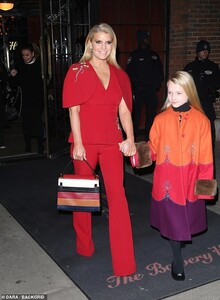 24370180-7971935-Stepping_out_Simpson_39_was_spotted_leaving_The_Bowery_Hotel_wit-a-18_1580950348773.jpg