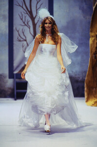 244436250_chanel-hc-fw-1991(16).thumb.jpg.52d1335dc2e6d7151e6fbe613d58088c.jpg