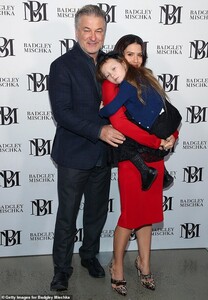24480506-7981831-Family_first_Alec_Baldwin_was_spotted_attending_the_Badgley_Misc-a-113_1581192051493.jpg