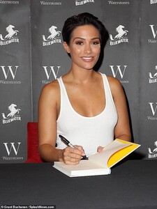 24482614-7981989-Signed_sealed_delivered_Saturdays_star_Frankie_Bridge_31_appeare-m-7_1581194928614.jpg