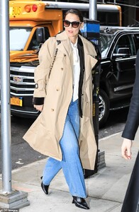 24564638-7988005-Katie_wore_an_oversize_trench_coat_over_cream_blouse_and_wide_le-m-68_1581355919019.jpg
