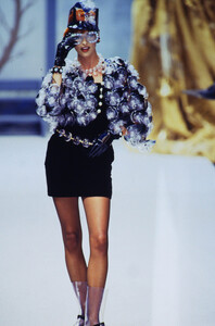 246173147_chanel-hc-fw-1991(32).thumb.jpg.8591f81ed8f336ccbb6b0a586adb28df.jpg