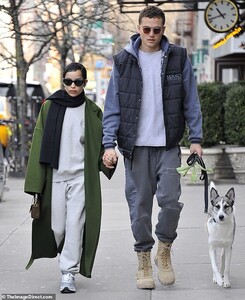 24660254-7996907-Quality_time_Zoe_Kravitz_spent_some_quality_time_with_husband_Ka-m-74_1581535456147.jpg
