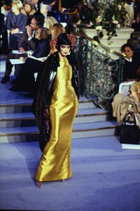 25531927_christian-dior-hc-ss-1997(3).thumb.jpg.5099d7eb604f3cecd43dfb98229360af.jpg