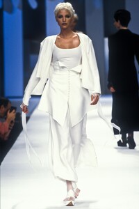 265777044_ClaudeMontana1994WomenRTW86.thumb.jpg.af2f16e112256ac6514e5976a397c441.jpg