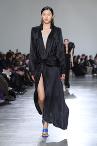 283110866_SchiaparelliRunwayParisFashionWeekHauteraZG9SeuNsox.thumb.jpg.2311cc94b27446faa2d79a60c3a7a523.jpg