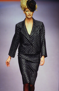 287627182_karl-lagerfeld-fw-1995(40).thumb.jpg.71feafeb8308d49ae112d5c3b457a170.jpg