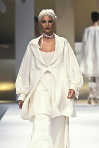 293756025_ClaudeMontana1994WomenRTW70.thumb.jpg.83537ede7c354851eeef7f97a1d57936.jpg
