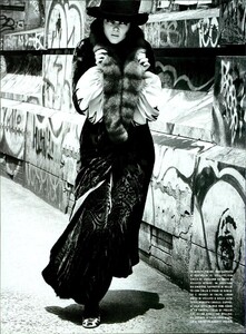 ARCHIVIO - Vogue Italia (October 2006) - A Total Decorative Look - 003.jpg