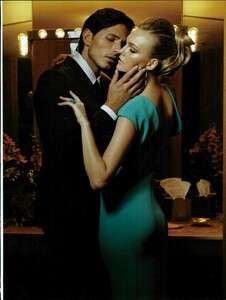 ARCHIVIO - Vogue Italia (December 2007) - Chic And Ravishing - 008.jpg