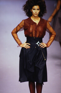 343839204_karl-lagerfeld-fw-1995(45).thumb.jpg.af3909748a19af2d8a767102daa899b1.jpg