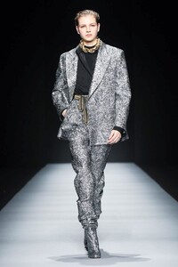 Deirdre Firinne Alberta Ferretti Fall 2020 RTW MFW 2.jpg