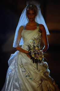 366470168_versace-hc-ss-1994(1).thumb.jpg.f66a0f36e197bf12e07c4919198c6b6e.jpg