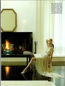 ARCHIVIO - Vogue Italia (December 2007) - Chic And Ravishing - 004.jpg