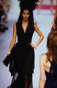 382176172_chanel-fw-1995(9).thumb.jpg.3ff67c41d50d173f6d782492c05fb1c4.jpg