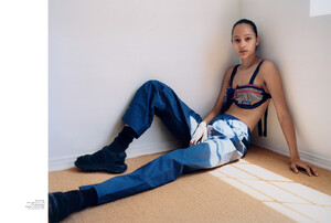 4-SELENA_FORREST_MORE_OR_LESS_003_2019_ZOE_GHERTNER.thumb.jpg.ff3f204d8f1a45502e775362597f93d3.jpg