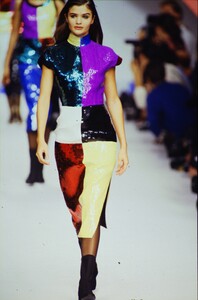 411844004_karl-lagerfeld-ss-1991(7).thumb.jpg.1ce1e577817640e97afef91428de6e07.jpg