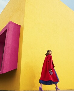 449133636_BazaarUSSeptember20195.thumb.jpg.2c4a85454675de4a3f4e471684620453.jpg