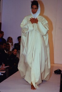 470661286_isaac-mizrahi-ss-1989(7).thumb.jpg.f75f966e1a24fdbbd80746f5e6793540.jpg