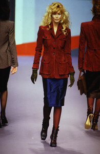 481020600_karl-lagerfeld-fw-1995(3).thumb.jpg.8066ed9d7bb3ff1d6b18c4009562b127.jpg