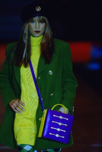 493966066_versace-fw-1993(7).thumb.jpg.4f1594435e4448e99cd21f8a98779d7d.jpg