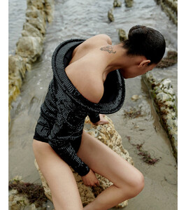 5-SELENA_FORREST_VOGUE_ITALIA_AUGUST_2019_STEVIE_DANCE.thumb.jpg.4dcd6c096092ffd74ea425c65782bf79.jpg