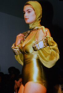 502229944_alaia-ss-1987(1).thumb.jpg.8ab852782b443e651d91eef4099978d1.jpg