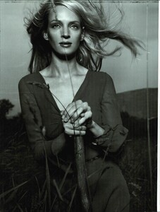 ARCHIVIO - Vogue Italia (December 2000) - Uma Thurman - 007.jpg