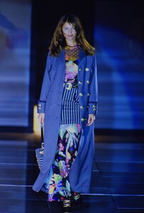 50309518_versace-fw-1993(6).thumb.jpg.f1027726536339bb9442cca574eccbcb.jpg