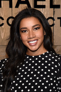 Hannah+Bronfman+Michael+Kors+FW20+Runway+Show+HQNh0E_isp5x.jpg
