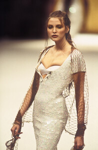 515514095_RifatOzbek1993WomenRTW42.thumb.jpg.419be9a94be57cb719bf7c707701cd20.jpg
