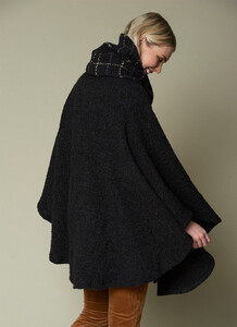 branigan lisa oak check cape 02.jpg