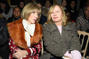 Anna+Wintour+Valentino+Front+Row+Paris+Fashion+2Sw2VHWqb8Vx.jpg