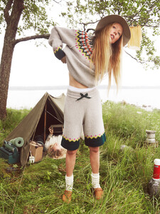 538636876_VogueParisNovember2019012.thumb.jpg.e5bf0b24478a16fd1b20c2369aabfed4.jpg
