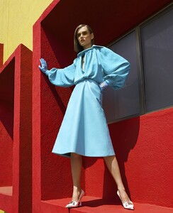 54213275_BazaarUSSeptember20191.thumb.jpg.f1de03fb59bdb3402254e367b92e8249.jpg