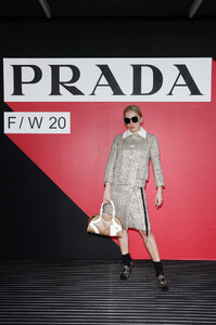 Tina+Leung+Prada+Fall+Winter+2020+2021+Womenswear+RR10jkRbQqVx.jpg