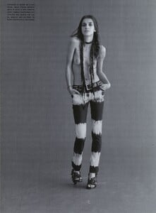 601875529_VOGUEItaliaFebruary2003JoannaPreissP1.thumb.jpg.944000809a4ba46beeedd2eecf313fcb.jpg