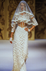 631327173_chanel-hc-ss-1993(5).thumb.jpg.7f63565f4954a32a9c74864ee5dde772.jpg