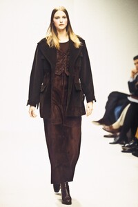 686679290_Prada1993WomenRTW53.thumb.jpg.c7a4f093a07a53ce3d56eee6a49cf0c8.jpg